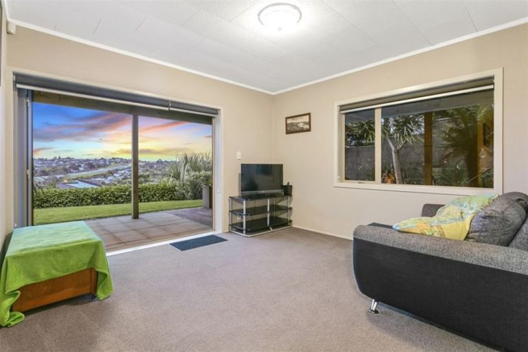 Photo of property in 9a Pendene Place, Forrest Hill, Auckland, 0620