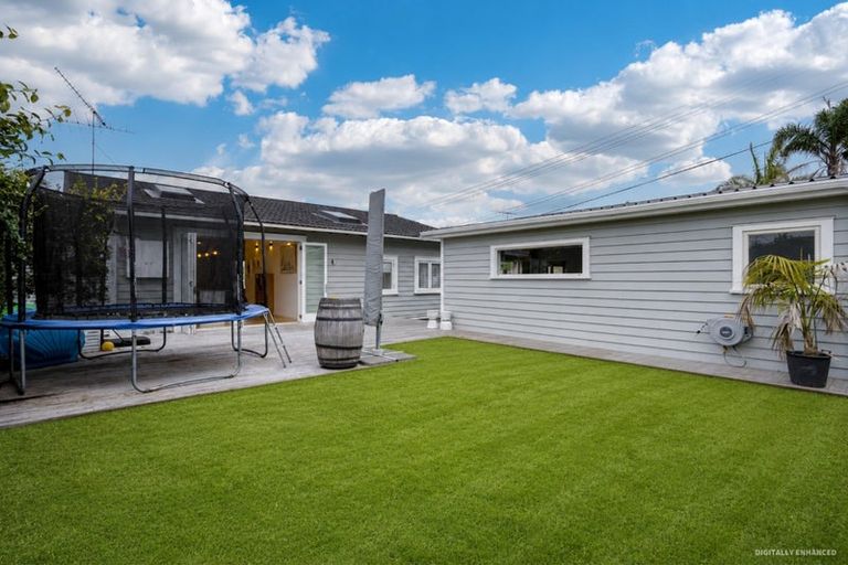 Photo of property in 9 Ocean View Road, Hillcrest, Auckland, 0627