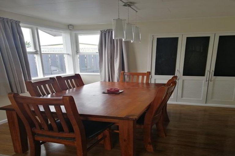 Photo of property in 21 Whitford Road, Howick, Auckland, 2014