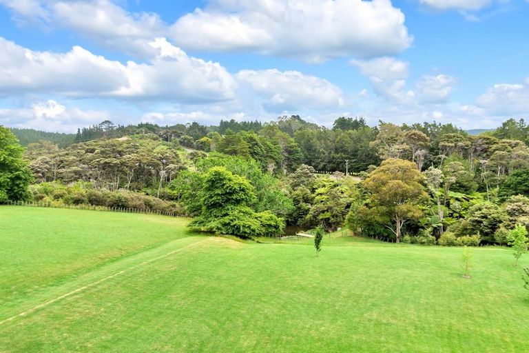 Photo of property in 85 Robinson Road, Whitianga, 3510
