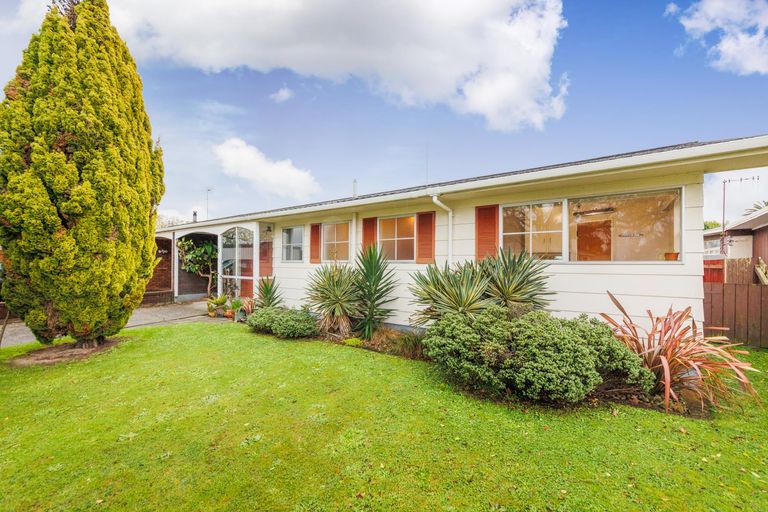 Photo of property in 5 Westhaven Grove, Takaro, Palmerston North, 4412