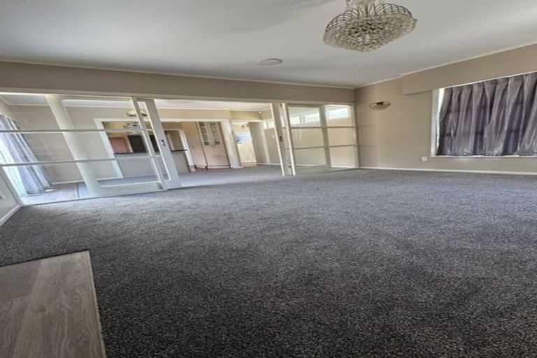 Photo of property in 25 Ellesmere Crescent, Pakuranga Heights, Auckland, 2010