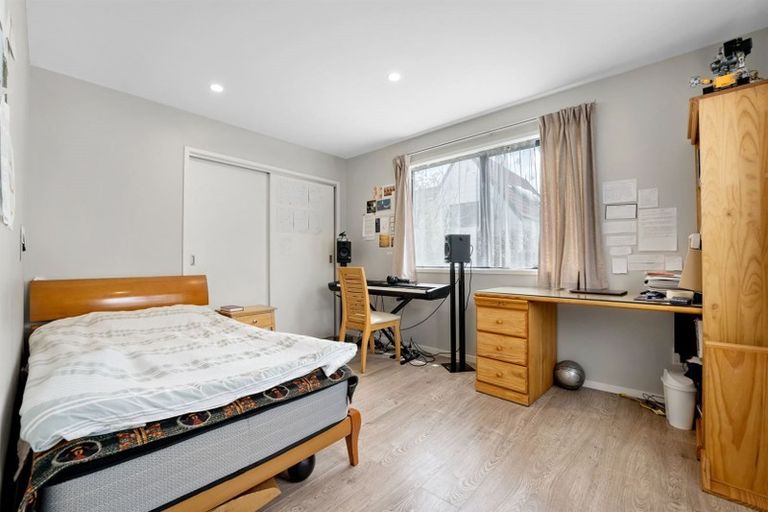 Photo of property in 30 Akoranga Drive, Northcote, Auckland, 0627