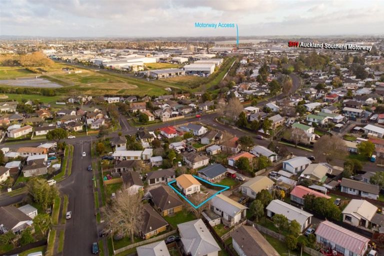 Photo of property in 2/11 Nearco Street, Randwick Park, Auckland, 2105