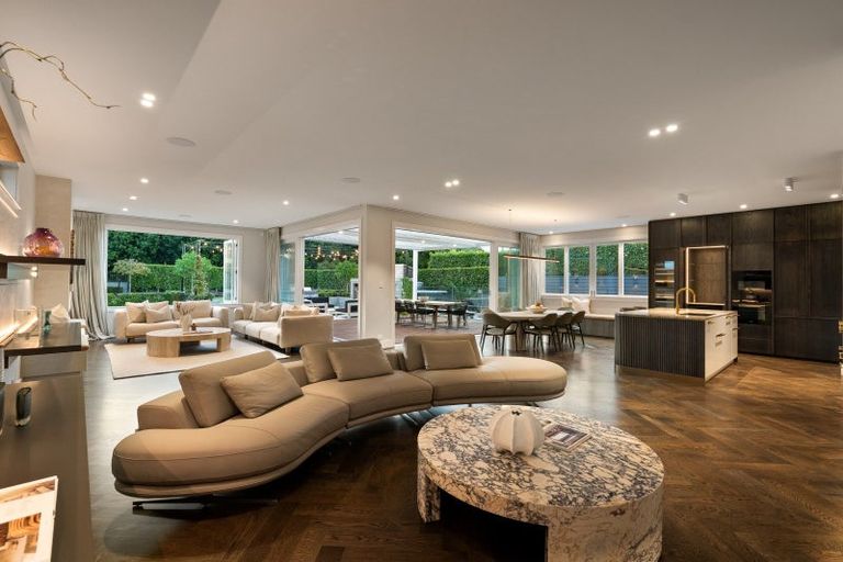 Photo of property in 39 Maungakiekie Avenue, Greenlane, Auckland, 1051