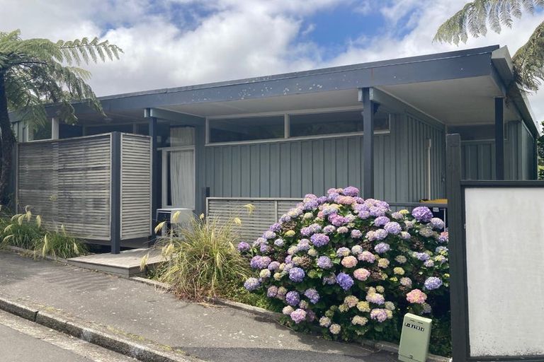 Photo of property in 3 Mamaku Grove, Khandallah, Wellington, 6035