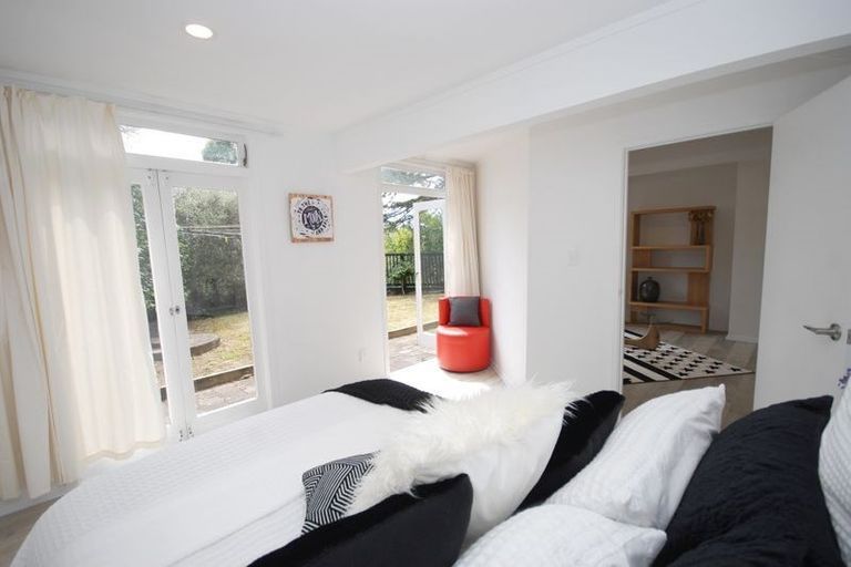 Photo of property in 4 Hollyhock Place, Browns Bay, Auckland, 0630