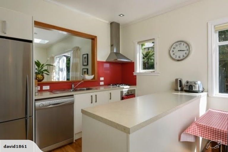 Photo of property in 11 Albemarle Road, Northland, Wellington, 6012