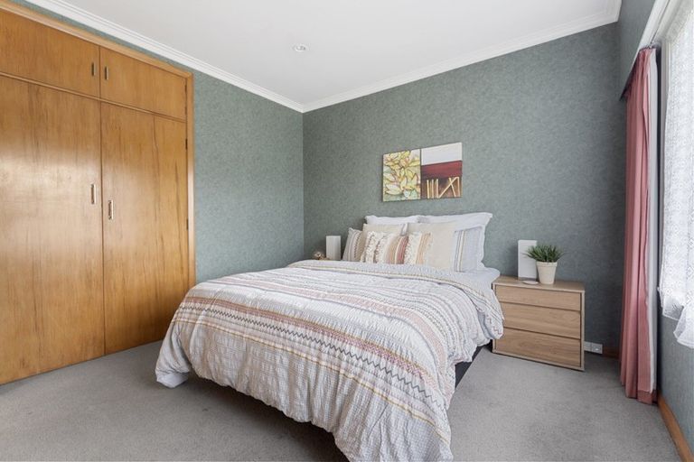 Photo of property in 17 Miles Place, Awapuni, Palmerston North, 4412
