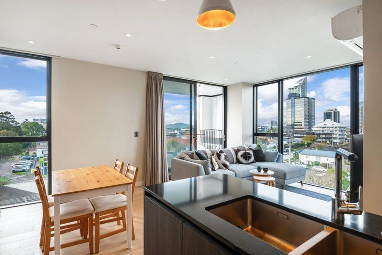 Photo of property in 302/28 Killarney Street, Takapuna, Auckland, 0622