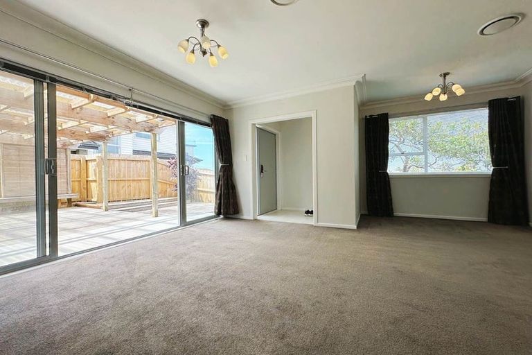 Photo of property in 33b Eastern Beach Road, Bucklands Beach, Auckland, 2012