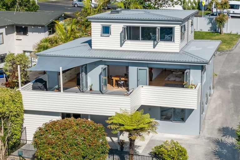 Photo of property in 82 Kowhai Road, Campbells Bay, Auckland, 0630