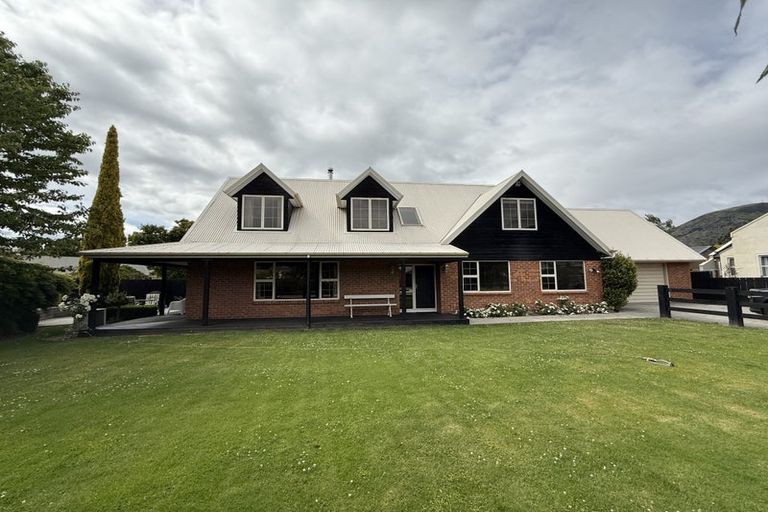 Photo of property in 5 Meadowstone Drive, Wanaka, 9305