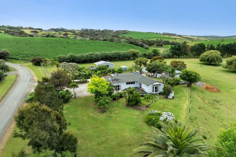 Photo of property in 3265 South Head Road, South Head, Helensville, 0874