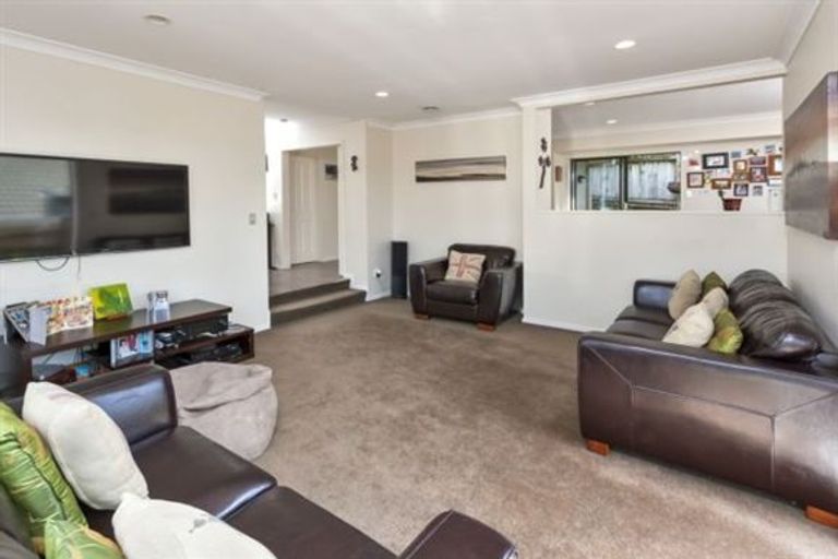 Photo of property in 1/19 Simmental Crescent, Somerville, Auckland, 2014