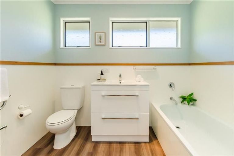 Photo of property in 2a Stuart Street, Waikanae, 5036