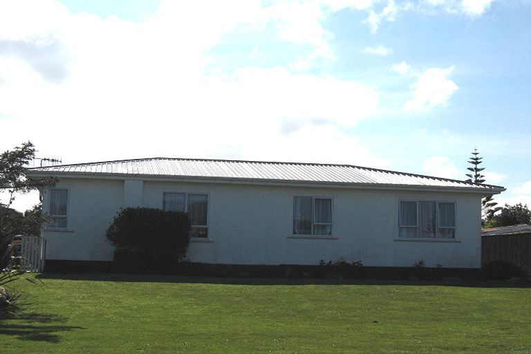 Photo of property in 32 Hood Street, Castlecliff, Whanganui, 4501
