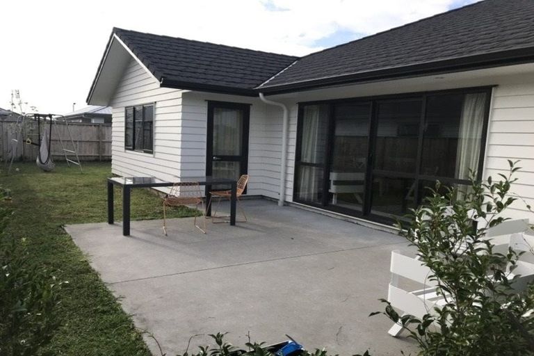 Photo of property in 3 Fred White Drive, Kumeu, 0810