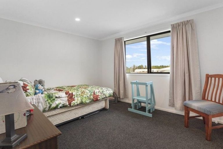 Photo of property in 27 Matenga Street, Waikanae, 5036