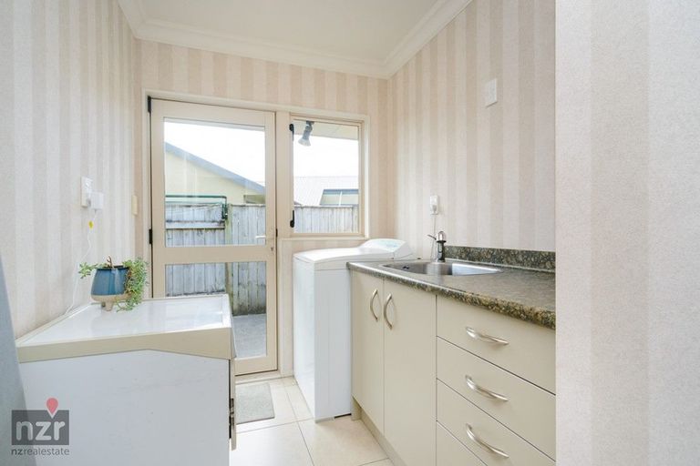 Photo of property in 3 Ron Place, Fitzherbert, Palmerston North, 4410