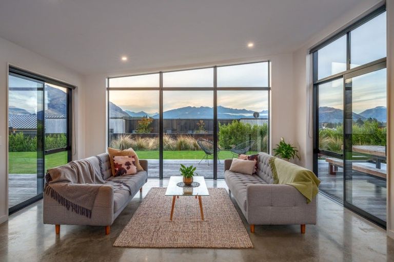 Photo of property in 7 Little Alpha Loop, Wanaka, 9305