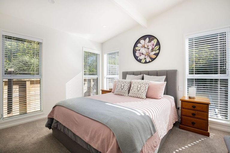 Photo of property in 4 Azalea Place, Brooklands, New Plymouth, 4310