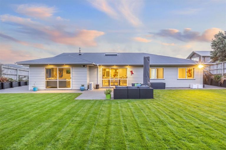 Photo of property in 7 Nelson Avenue, Aotea, Porirua, 5024