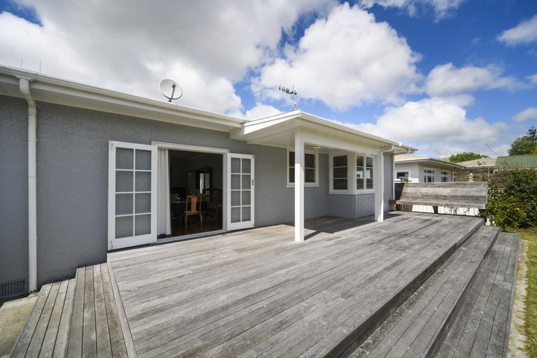 Photo of property in 583 Featherston Street, Roslyn, Palmerston North, 4414