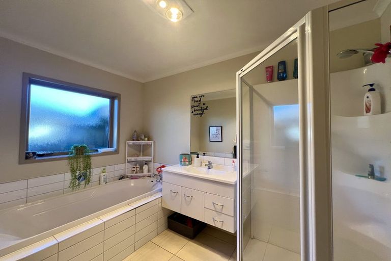 Photo of property in 129 Saint James Drive, Huntington, Hamilton, 3210