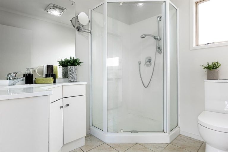 Photo of property in 2/13 Fratley Avenue, Farm Cove, Auckland, 2012