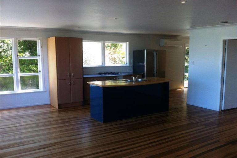 Photo of property in 93 Breaker Bay Road, Breaker Bay, Wellington, 6022