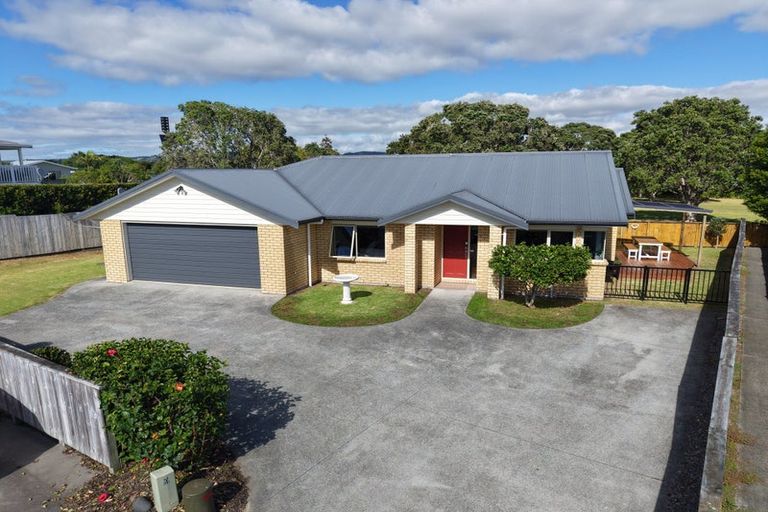 Photo of property in 6 Ishtar Place, One Tree Point, 0118