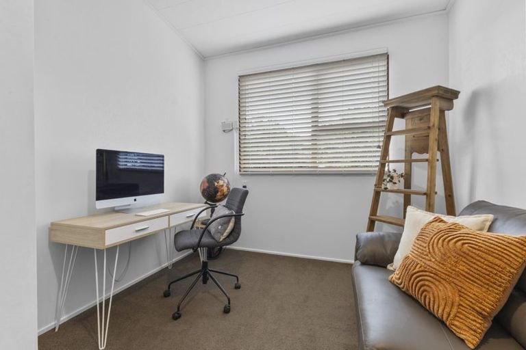 Photo of property in 3/2a Julian Place, Westown, New Plymouth, 4310