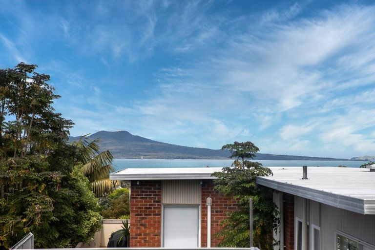 Photo of property in 1/27 Rangitoto Terrace, Milford, Auckland, 0620