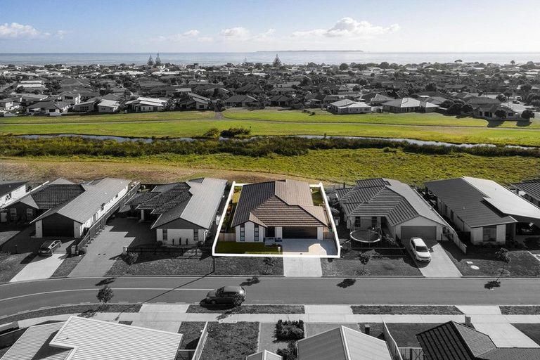 Photo of property in 59 Harding Drive, Papamoa Beach, Papamoa, 3118