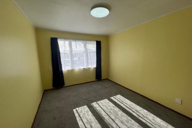 Photo of property in 60 Farquhar Road, Glendene, Auckland, 0602