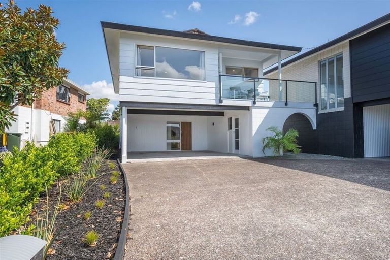 Photo of property in 2/50 Seaview Road, Castor Bay, Auckland, 0620