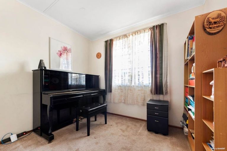 Photo of property in 15 Astley Avenue, New Lynn, Auckland, 0600