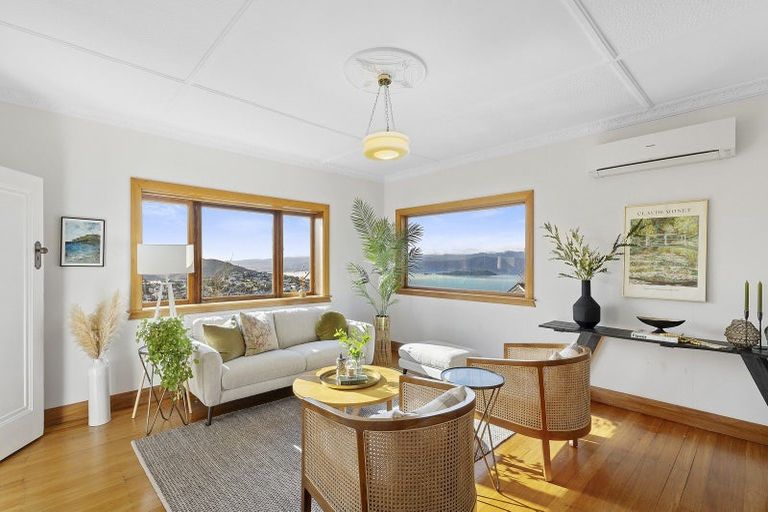 Photo of property in 86 Nicholson Road, Khandallah, Wellington, 6035