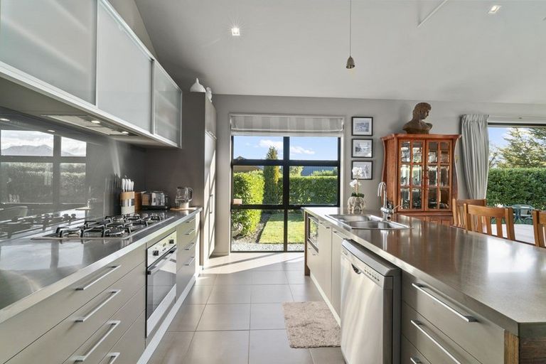 Photo of property in 8 Jackby Court, Jacks Point, Queenstown, 9371