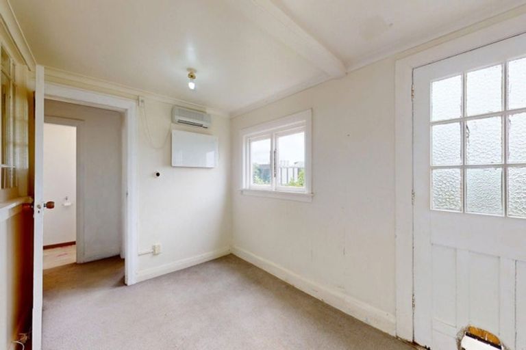 Photo of property in 88 Kelburn Parade, Kelburn, Wellington, 6012
