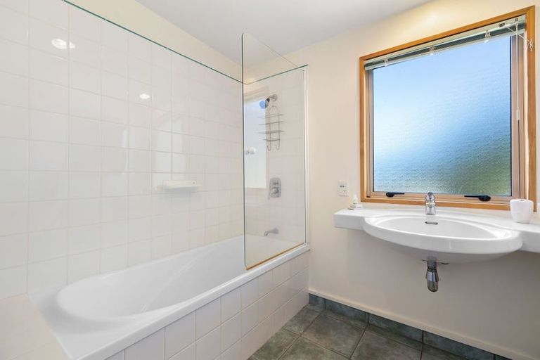 Photo of property in 14a Von Place, Fernhill, Queenstown, 9300