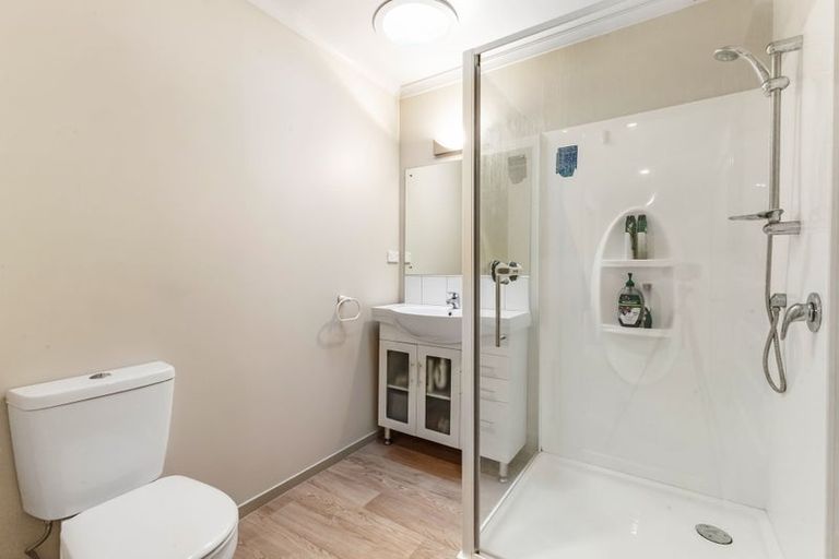 Photo of property in Caversham Park, 2/18 Caversham Road, Westmere, Whanganui, 4501