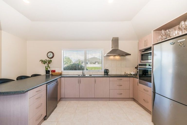 Photo of property in 5 Holcombe Drive, Paraparaumu, 5032