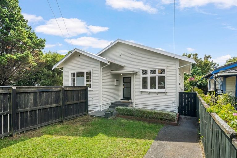 Photo of property in 1 Heath Grove, Waiwhetu, Lower Hutt, 5010