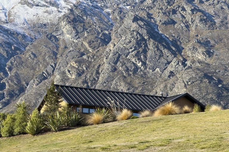 Photo of property in 6a Kinross Lane, Jacks Point, Queenstown, 9371