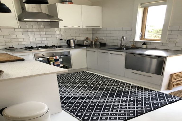 Photo of property in 17 Tanera Crescent, Brooklyn, Wellington, 6021