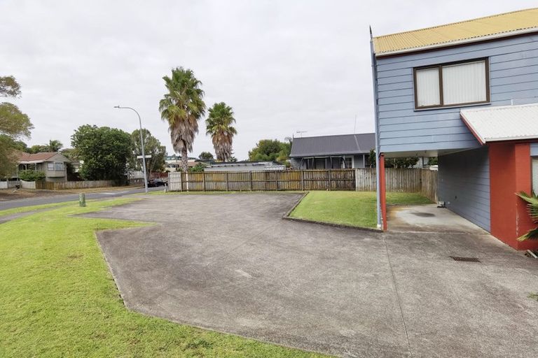 Photo of property in 19 Highland Park Drive, Highland Park, Auckland, 2010