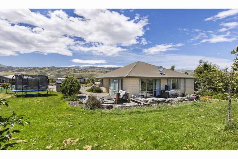 Photo of property in 17 Missy Crescent, Mount Pisa, Cromwell, 9383
