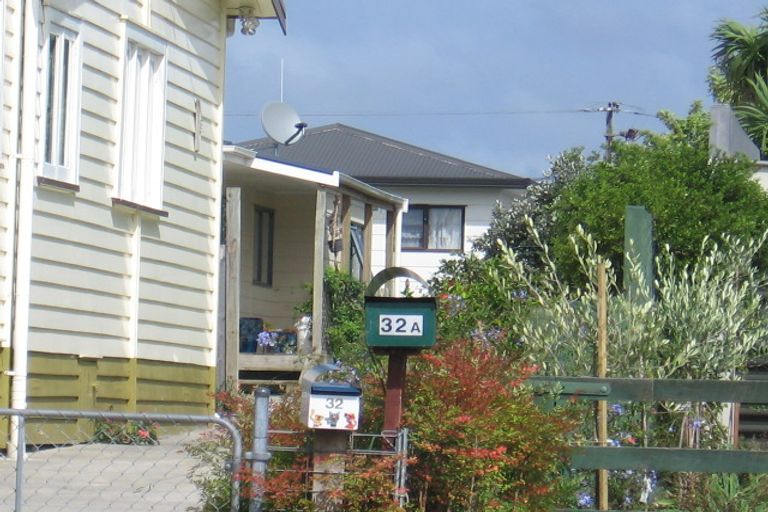 Photo of property in 32a St Leonards Road, Kelston, Auckland, 0602